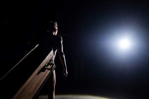 “Xana Novais estreia ‘How to Kill… For the Sake of Dying’ no Teatro do Campo Alegre