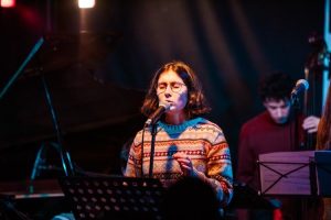 Residencial Porta-Jazz recebe concerto de Beatriz Vieira: jazz, folclore e improvisação