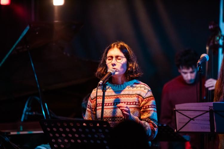 Residencial Porta-Jazz recebe concerto de Beatriz Vieira: jazz, folclore e improvisação