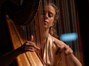 Harpista premiada Maria Sá Silva apresenta tributo a Carlos Paredes no NorteShopping