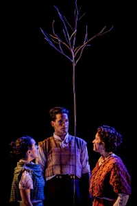 “Ilse, A Menina Andarilha” leva teatro, memória e viagem ao coração do Porto