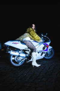 Runnan leva DJ set queer e ritmos globais ao Bar of Soap