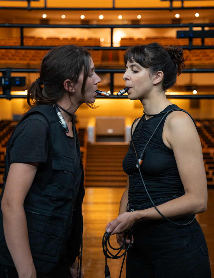 ABSOLUTO estreia no Rivoli e expõe os rituais invisíveis da afinação musical